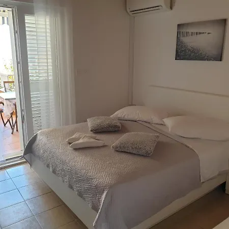 Vlado Selak Apartment *